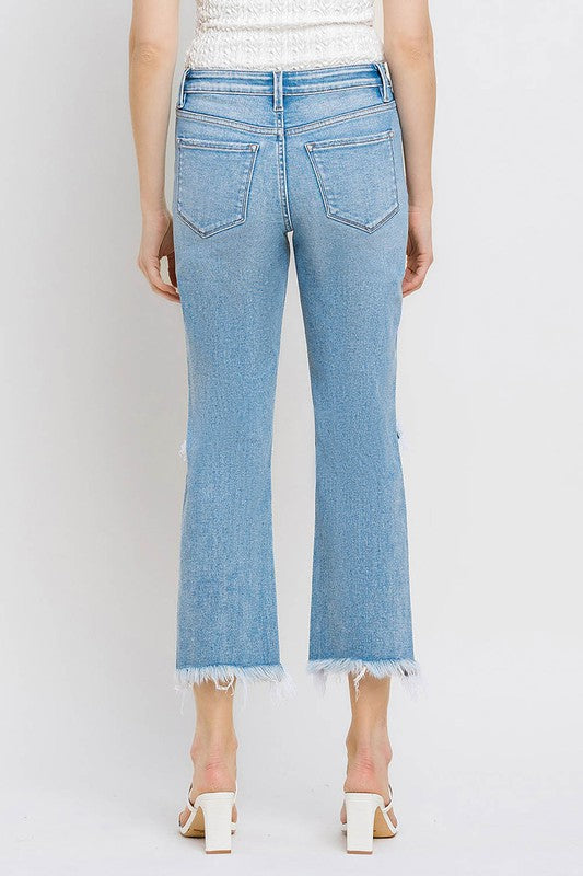Jeans rectos cortos con dobladillo deshilachado de talle alto