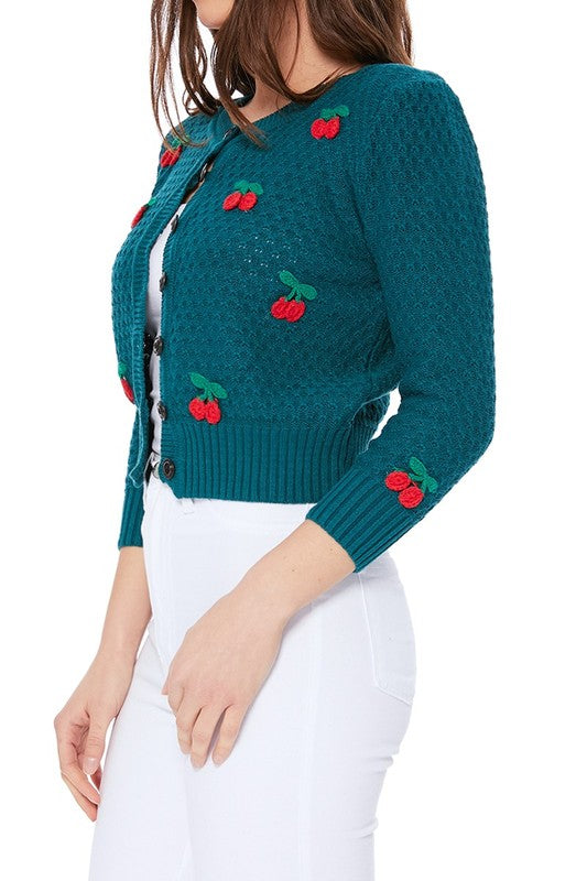 Suéter tipo cárdigan corto con pompones y crochet de cereza