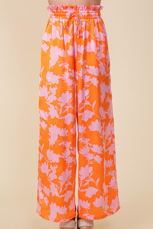 Pantalones anchos con estampado tropical y cordón anudado