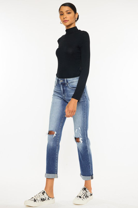 Jeans rectos ajustados con detalle de dobladillo de talle alto