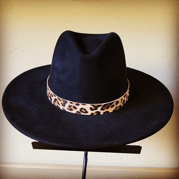 Banda de sombrero de cuero de gamuza de leopardo Bornea solamente