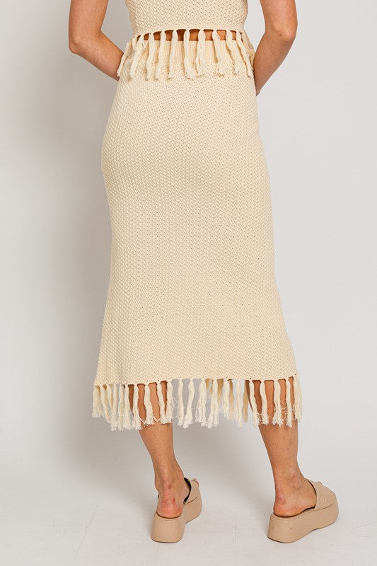 Falda midi estilo suéter con detalle de borlas