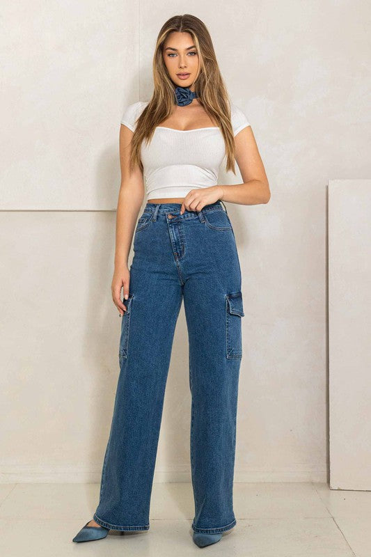 Jeans anchos estilo cargo con cintura cruzada y talle alto