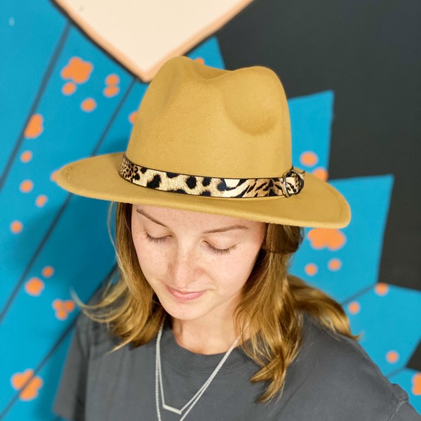Sombrero Fedora con banda de leopardo