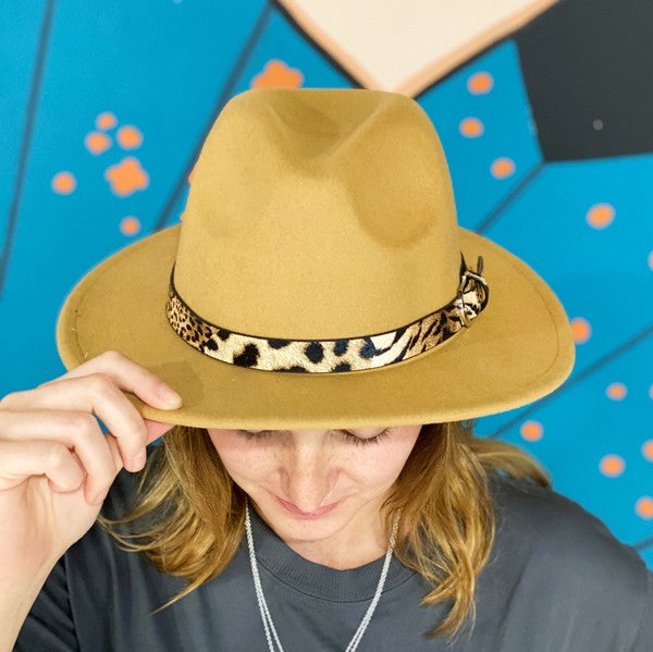 Sombrero Fedora con banda de leopardo