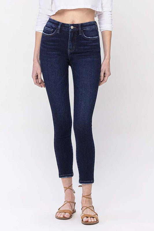 Jeans ajustados con tiro alto en los tobillos