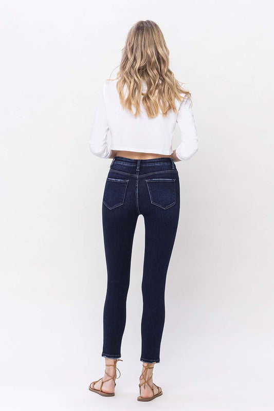 Jeans ajustados con tiro alto en los tobillos