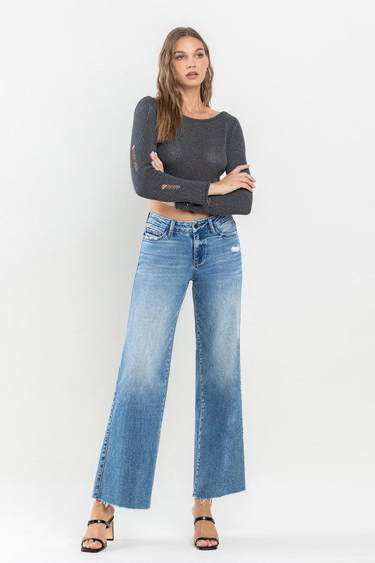 Jeans anchos con dobladillo sin rematar y talle medio
