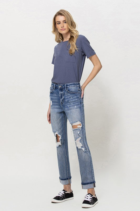 Jeans mom elásticos con detalle de salpicaduras y puños