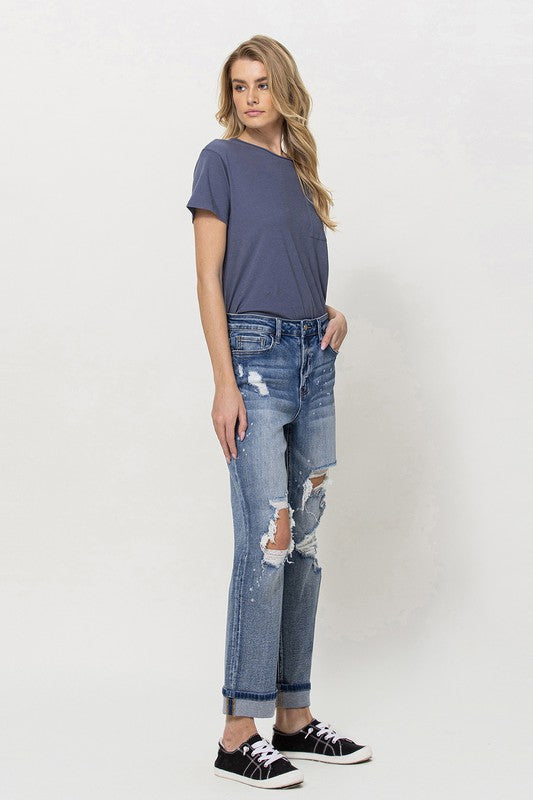 Jeans mom elásticos con detalle de salpicaduras y puños