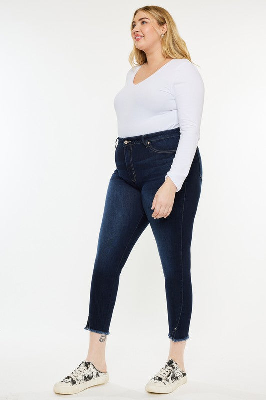 Jeans ajustados con tobillos y talle alto
