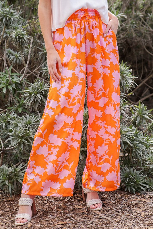 Pantalones anchos con estampado tropical y cordón anudado