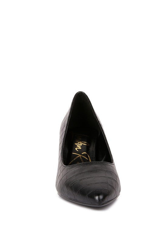 Zapatos de salón con tacón en bloque y diseño de cocodrilo de Emersyn