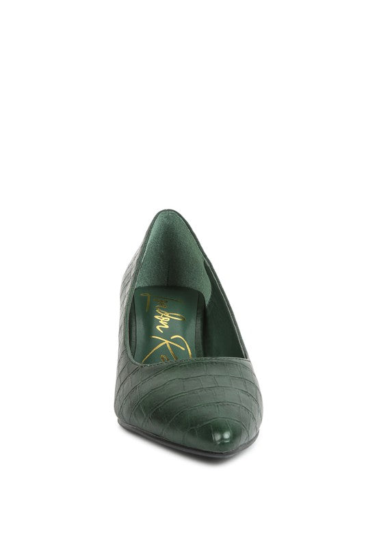 Zapatos de salón con tacón en bloque y diseño de cocodrilo de Emersyn
